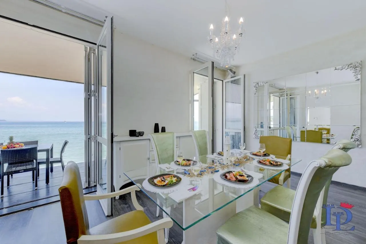Desenzanoloft Official Partner Marriott Homes & Villas - Villa Meraviglia Ντεζεντσάνο ντελ Γκάρντα 0*,  Ιταλία